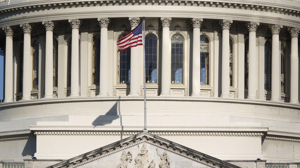 Сенат США отклонил резолюцию о военных полномочиях Трампа в Иране