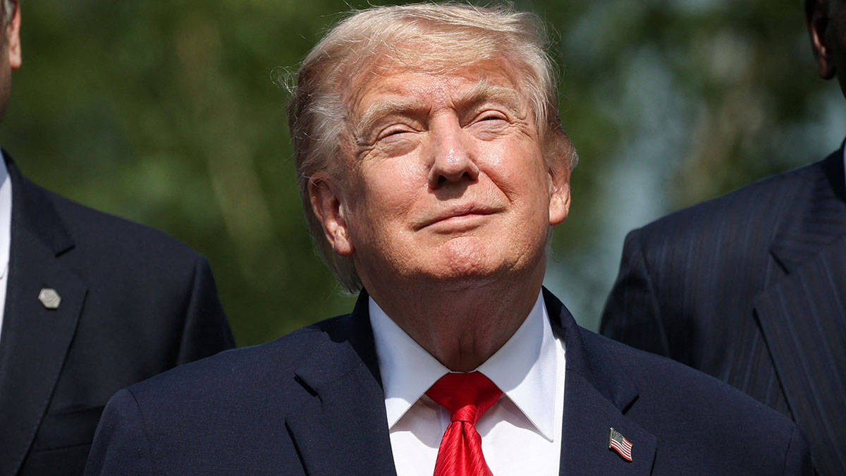 Трамп заявил, что думает о восстановлении санкций против РФ