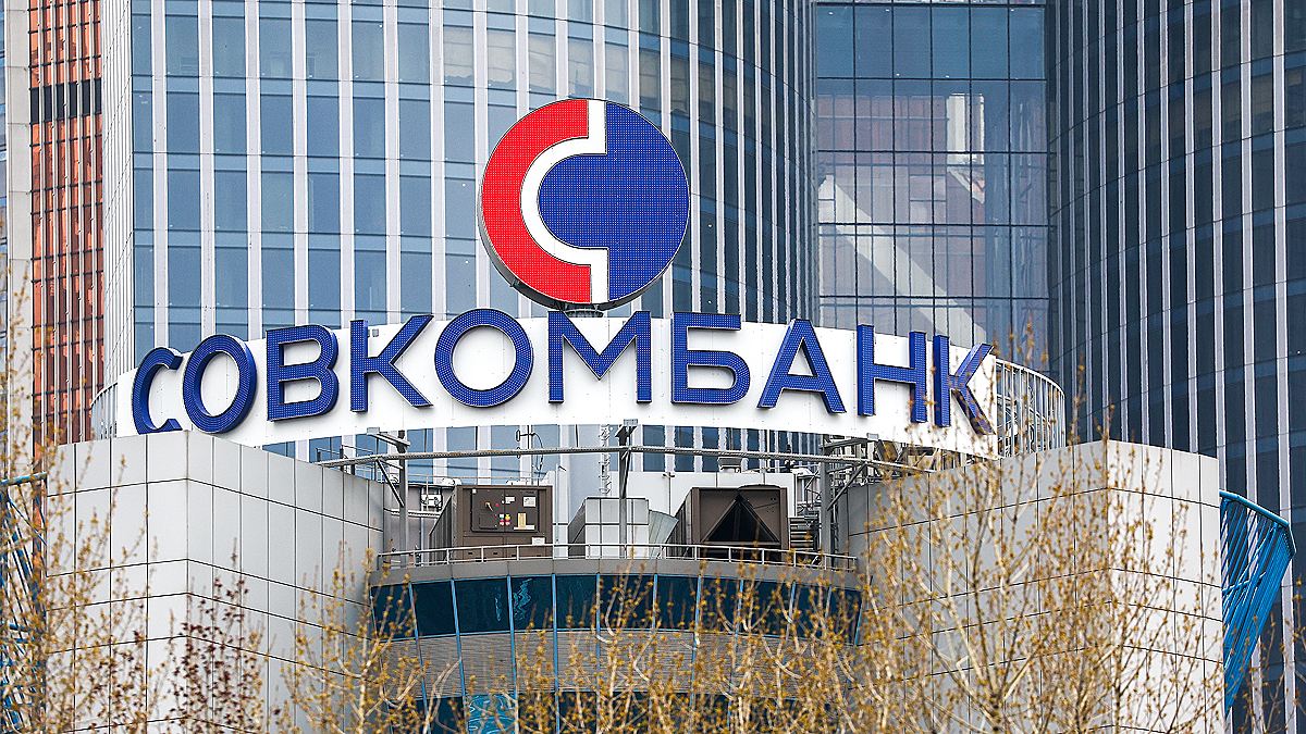 "Дочка" Совкомбанка будет выкупать акции материнской компании с биржи объемом 2 млрд руб. в квартал