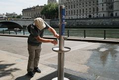 Во Франции на фоне красного уровня погодной опасности запретили алкоголь на уличных фестивалях