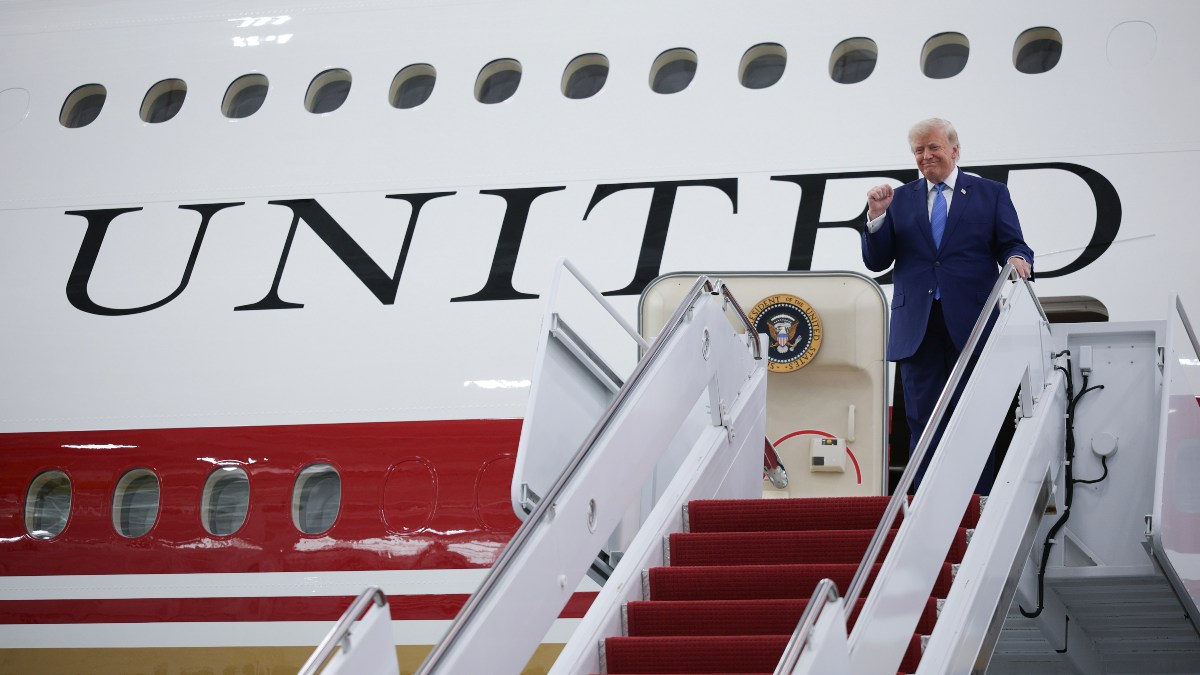 Трамп не исключил, что возьмет под контроль Ормузский пролив и введет плату