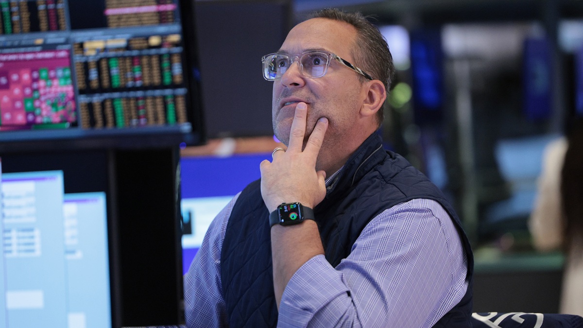 Индекс Dow Jones вырос в понедельник, S&P 500 и Nasdaq Composite закрылись в минусе