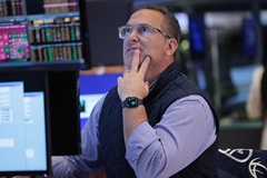 Индекс Dow Jones вырос в понедельник, S&P 500 и Nasdaq Composite закрылись в минусе