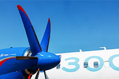 Путин осматривает образцы новой авиатехники - самолеты Ил-114-300, SJ-100 и МС-21