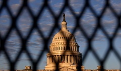 Сенат США отклонил резолюцию, ограничивающую Трампа в конфликте с Ираном