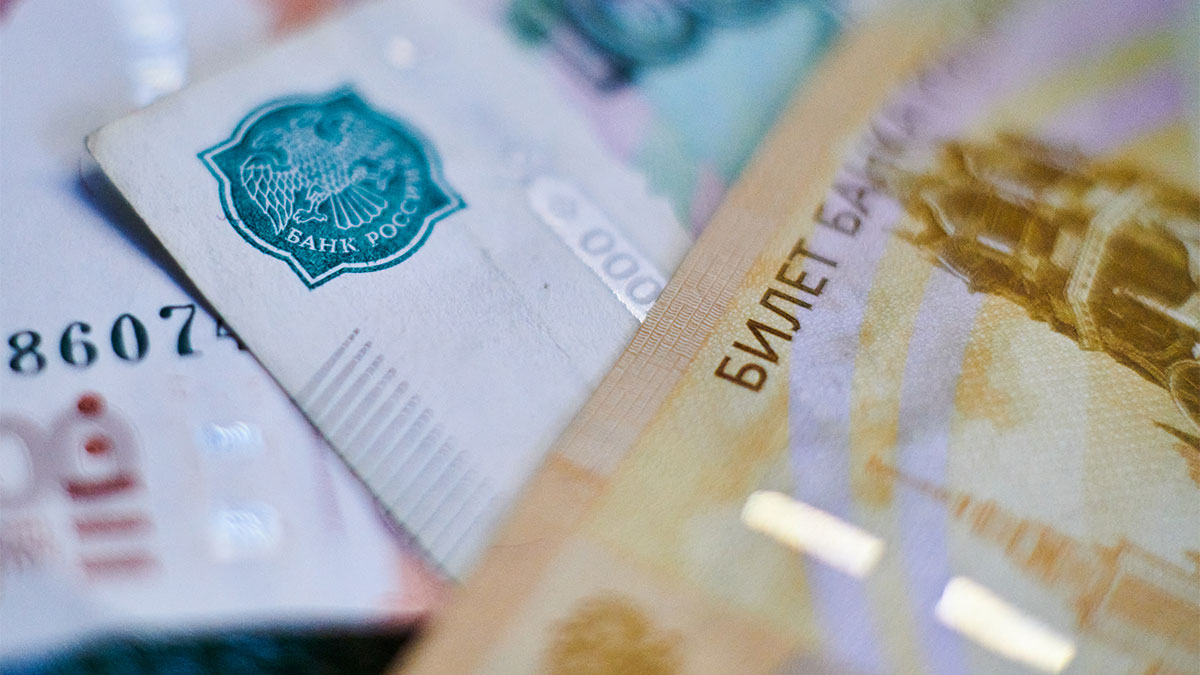 Прирост наличных денег в обращении в июне вырос до 450 млрд руб. после 381 млрд руб. в мае