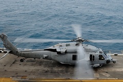 Вертолет ВМС США совершил аварийную посадку в Аравийском море