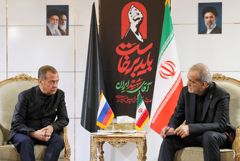 Президент Ирана на встрече с Медведевым поблагодарил РФ за поддержку