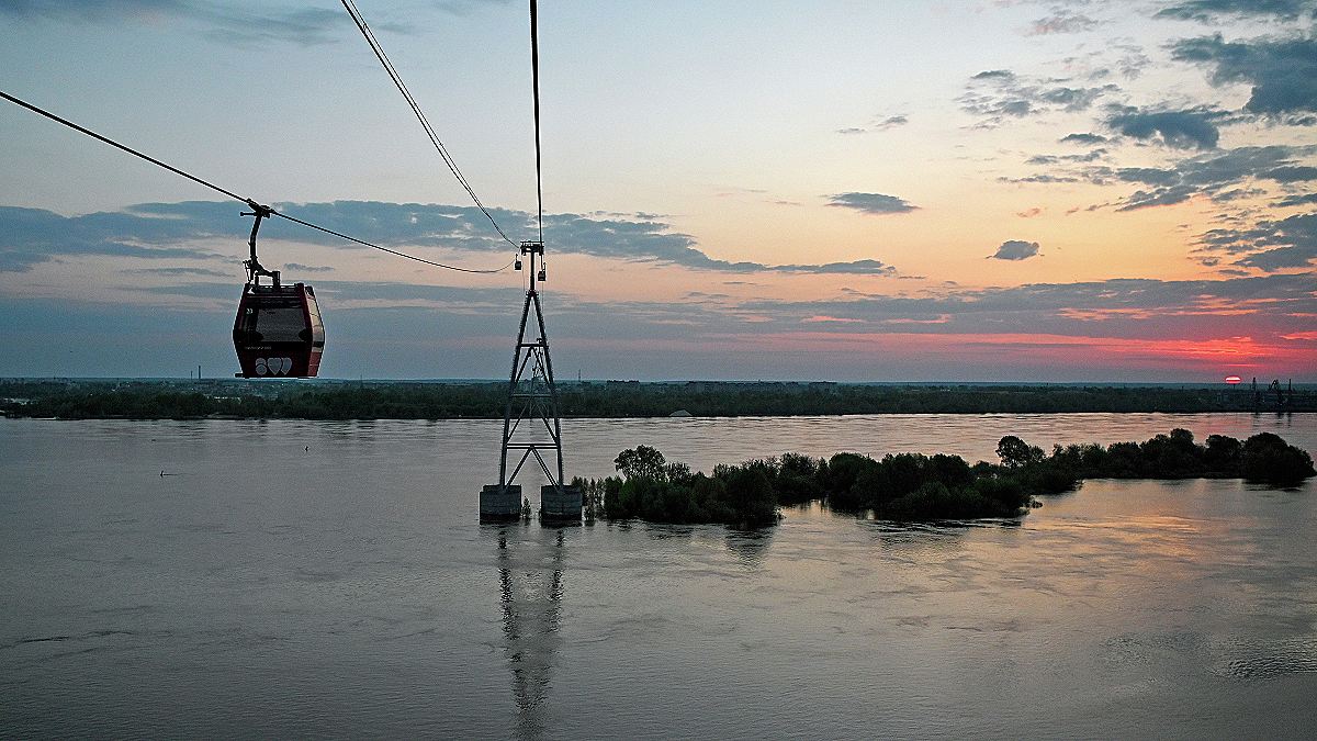 Кабинки с людьми застряли на нижегородской канатной дороге