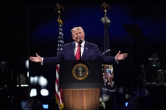 Трамп в День независимости США предостерег американцев от коммунизма