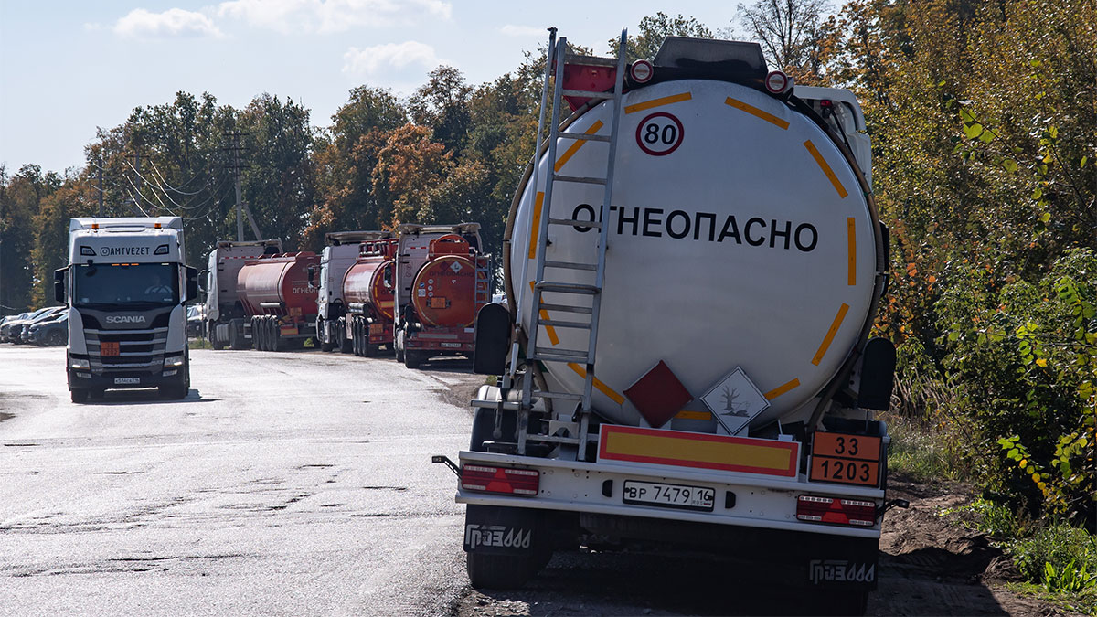 Петербургская биржа ограничила шаг роста цены на бензин и ДТ из Белоруссии в 0,01%
