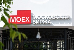 Рынок акций РФ открылся в утреннюю сессию снижением индекса IMOEX2 на 2,2%