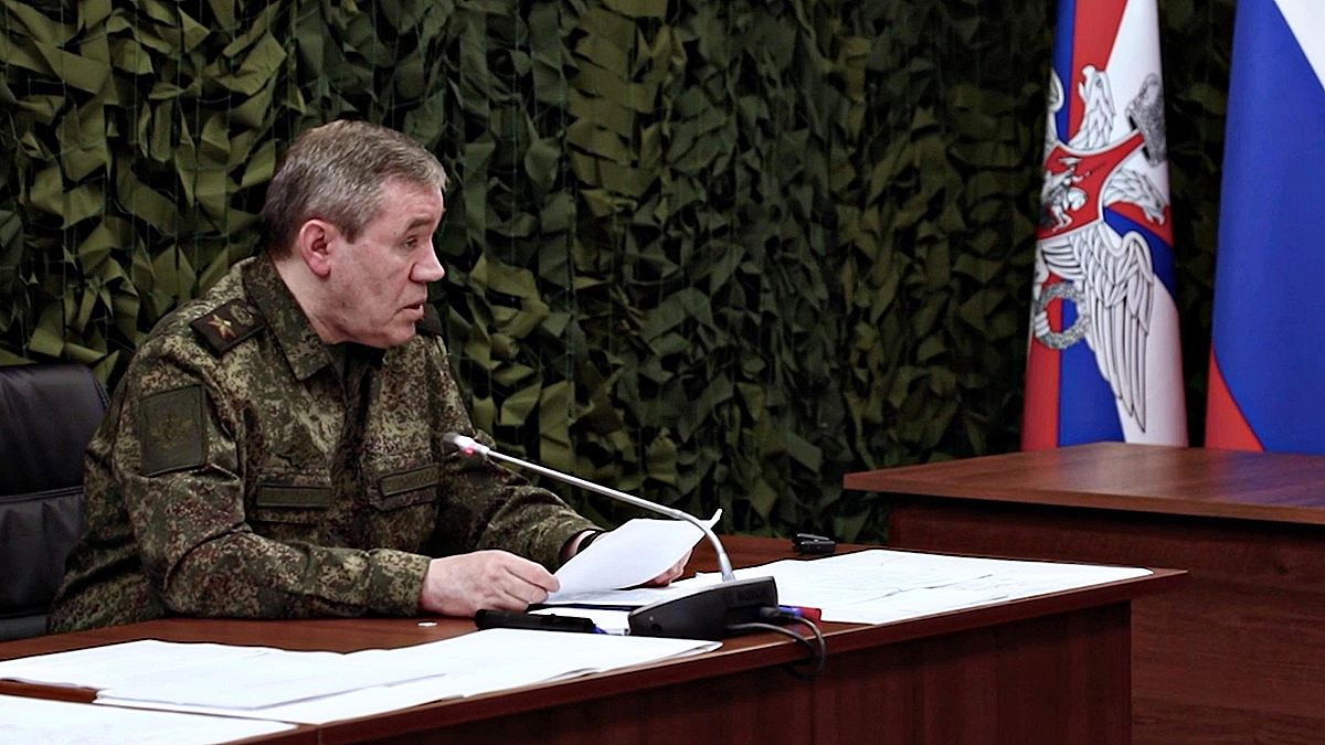 Герасимов сообщил о наступлении российских войск в направлении Славянска и Краматорска