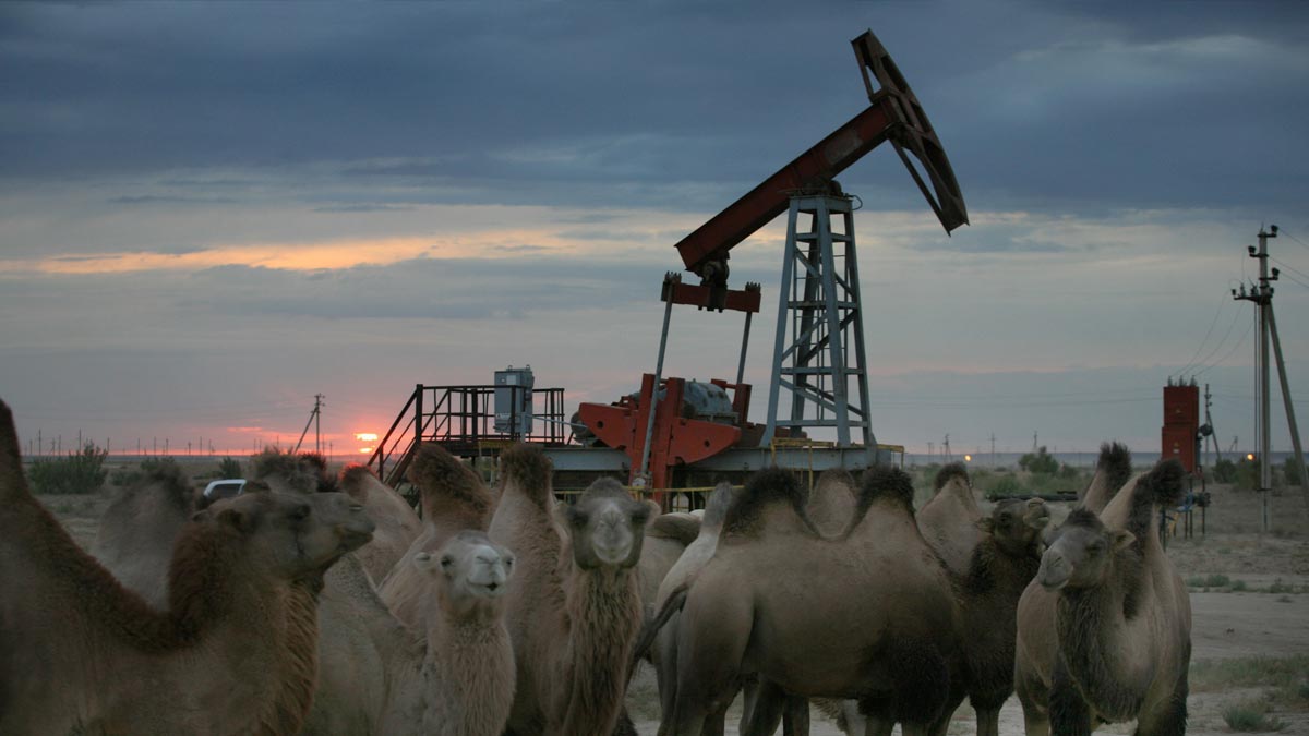 Казахстан временно снизил объемы добычи нефти из-за приостановки погрузки на морском терминале КТК