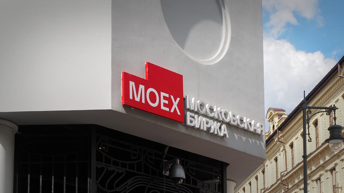 Санкции ЕС коснутся МосБиржи, зампреда ЦБ РФ
