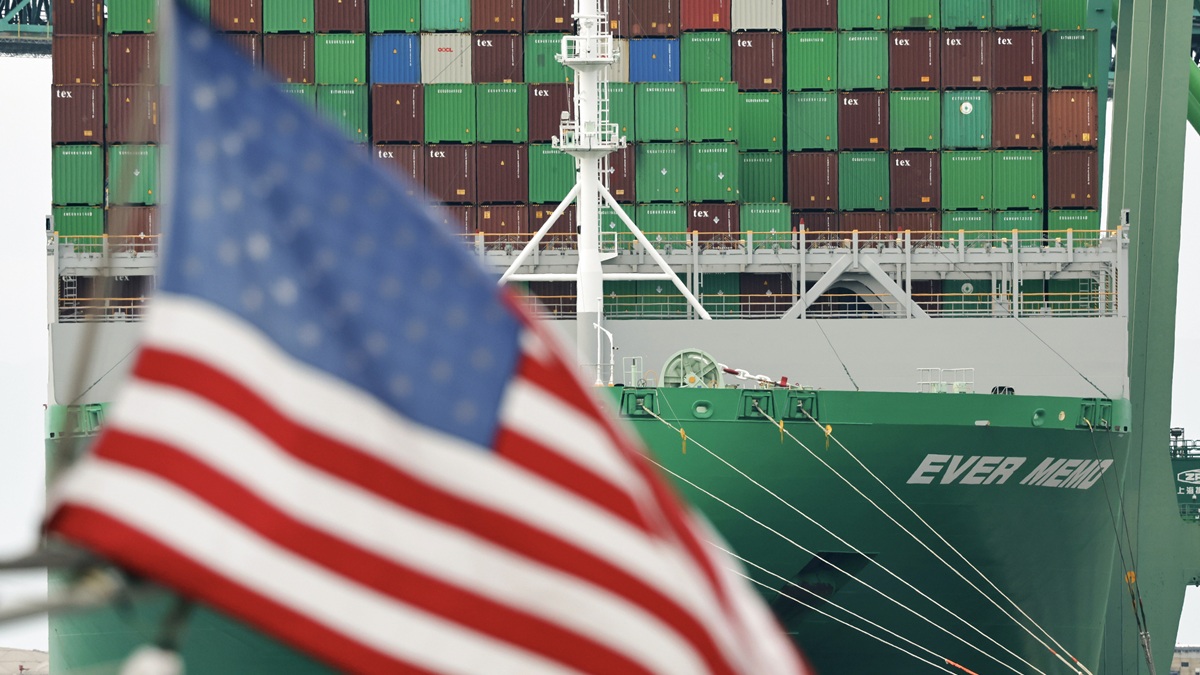 США с пятницы вводят новые пошлины от 10% до 12,5% в отношении 60 стран