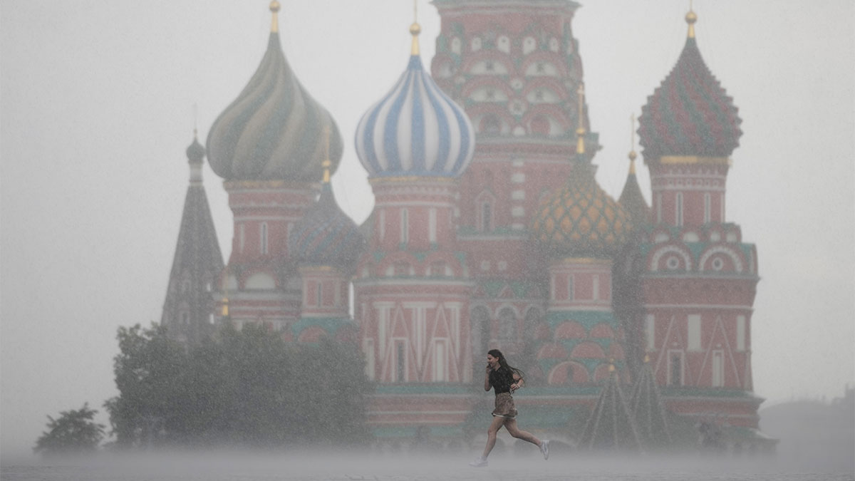 МЧС ожидает, что непогода сохранится в Москве до девяти вечера