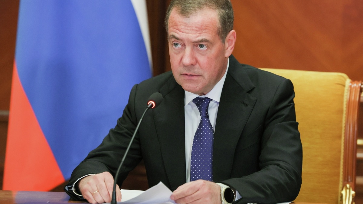Медведев опроверг слухи о готовящейся мобилизации в РФ