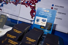 США расширят выдачу памятных паспортов с изображением президента Трампа