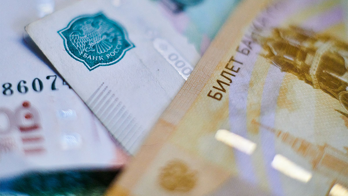 Прирост наличных в обращении в июле вырос до 643 млрд руб. после 450 млрд в июне