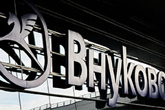 "Внуково" приобрело 25,01% в контролирующей "Домодедово" компании