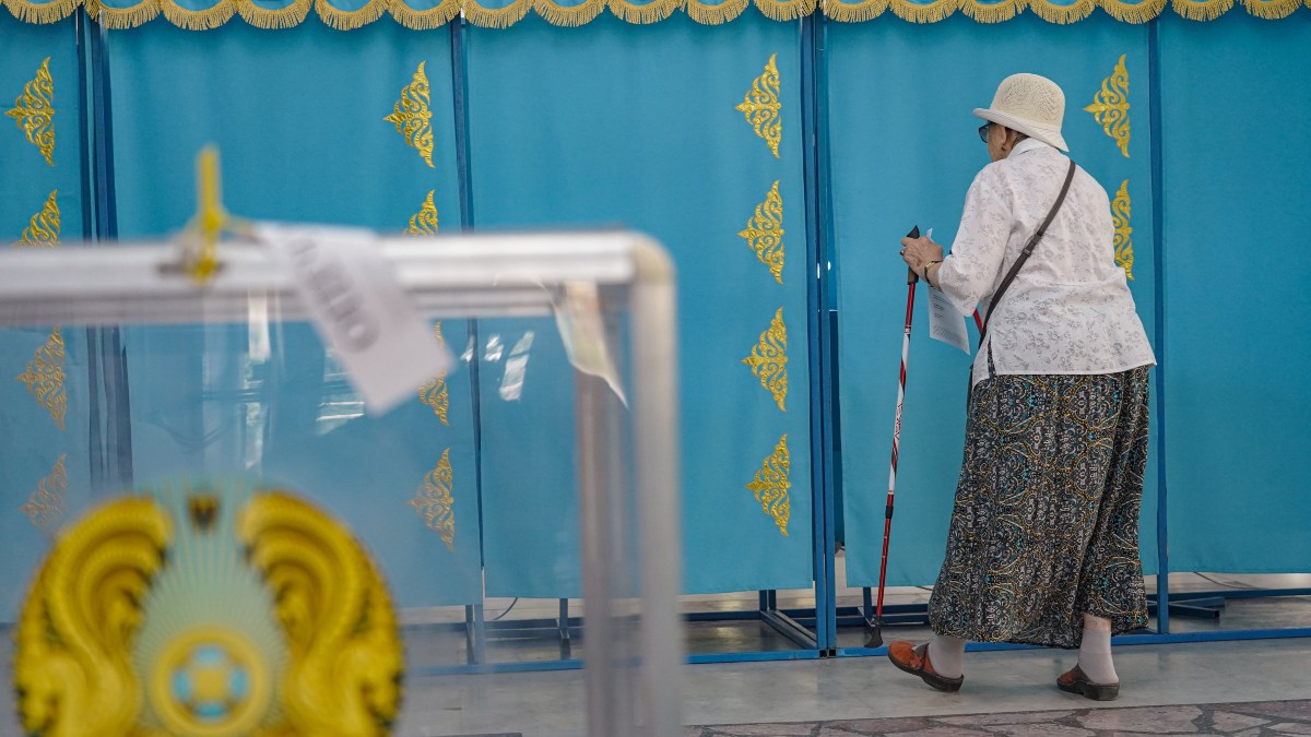 Явка на выборы в однопалатный парламент в Казахстане к 18:00 составила 72,15%
