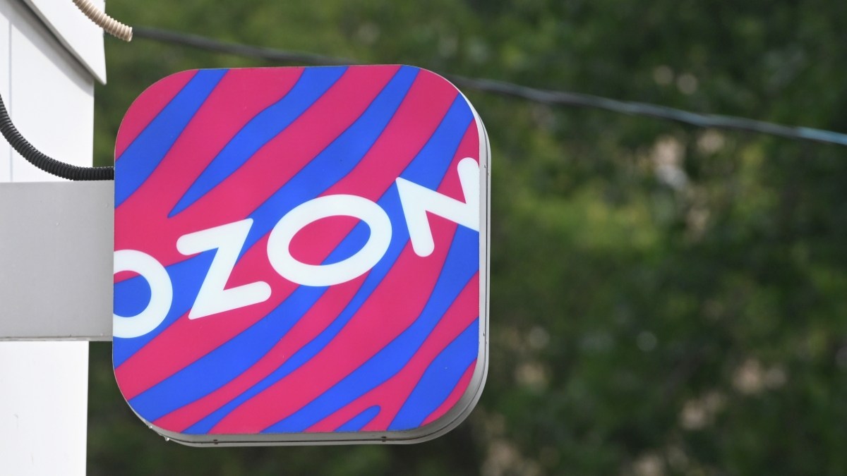 Ozon остановил работу склада в Оренбургской области после падения обломков БПЛА