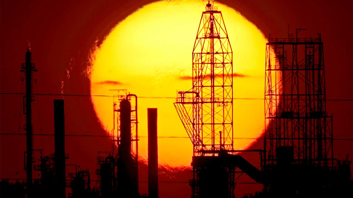 Казахстанский НПЗ "Конденсат" будет перерабатывать российскую нефть и направлять в РФ 30% топлива