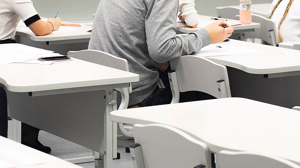Кравцов заявил об обязанности властей обеспечить всем девятиклассникам доступ к дальнейшему обучению в школе