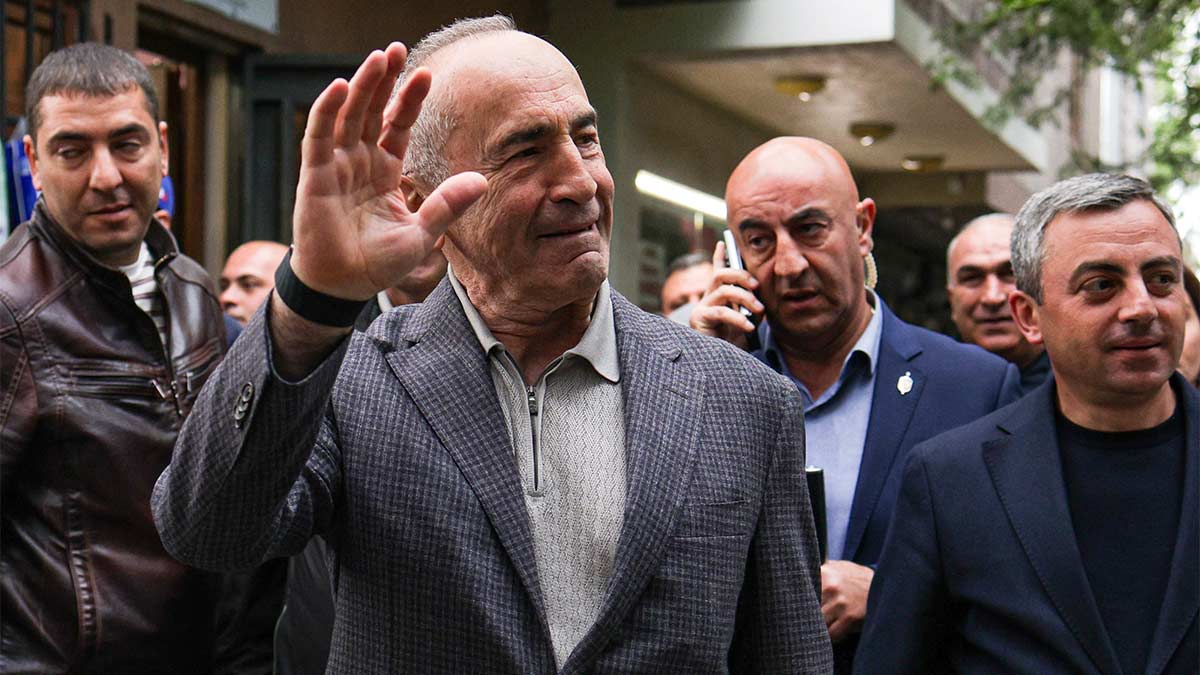 В Армении задержали бывшего президента Роберта Кочаряна и его сына