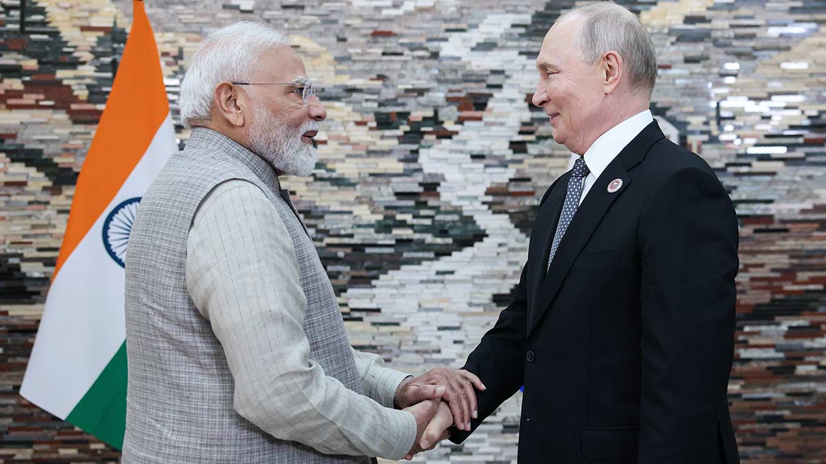 Путин поблагодарил Моди за личное внимание к развитию отношений Индии и РФ