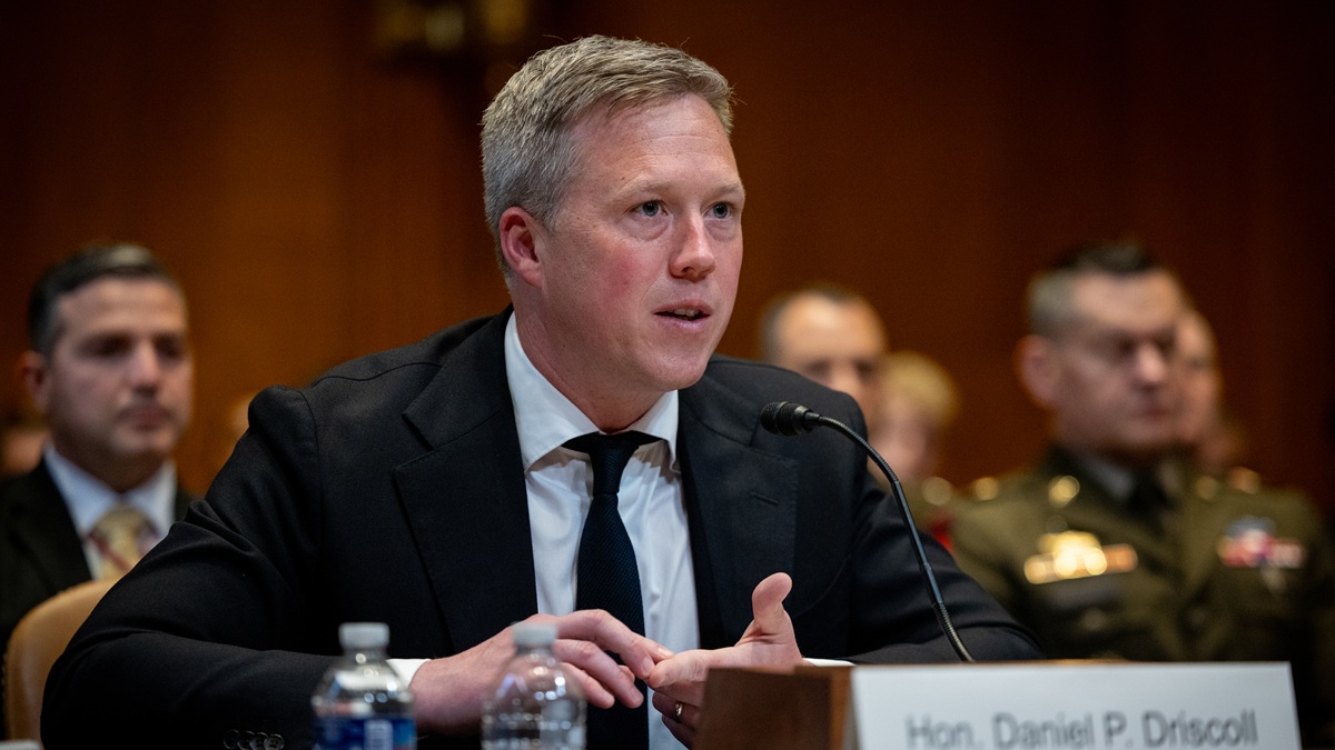 The Hill пишет, что министр армии США подал прошение об отставке