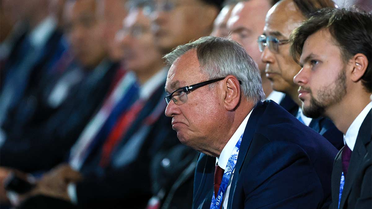 Глава ВТБ предложил подумать о сокращении количества форумов в РФ