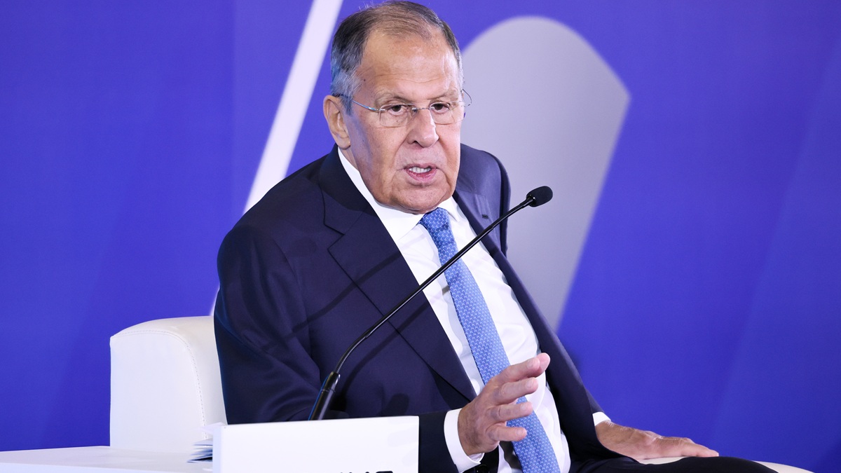 Лавров заявил, что Запад стремится не урегулировать, а заморозить конфликт на Украине