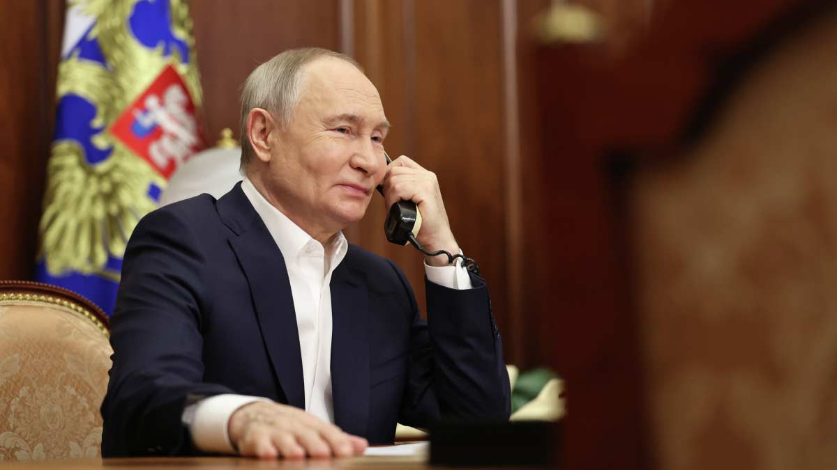 Путин провел часовой телефонный разговор с Трампом