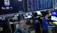 Фондовые индексы США снизились на статистике и росте нефтяных цен