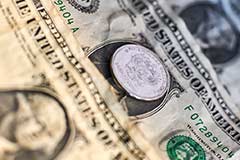 Крупнейшие экспортеры в августе увеличили продажу валюты до $2,4 млрд
