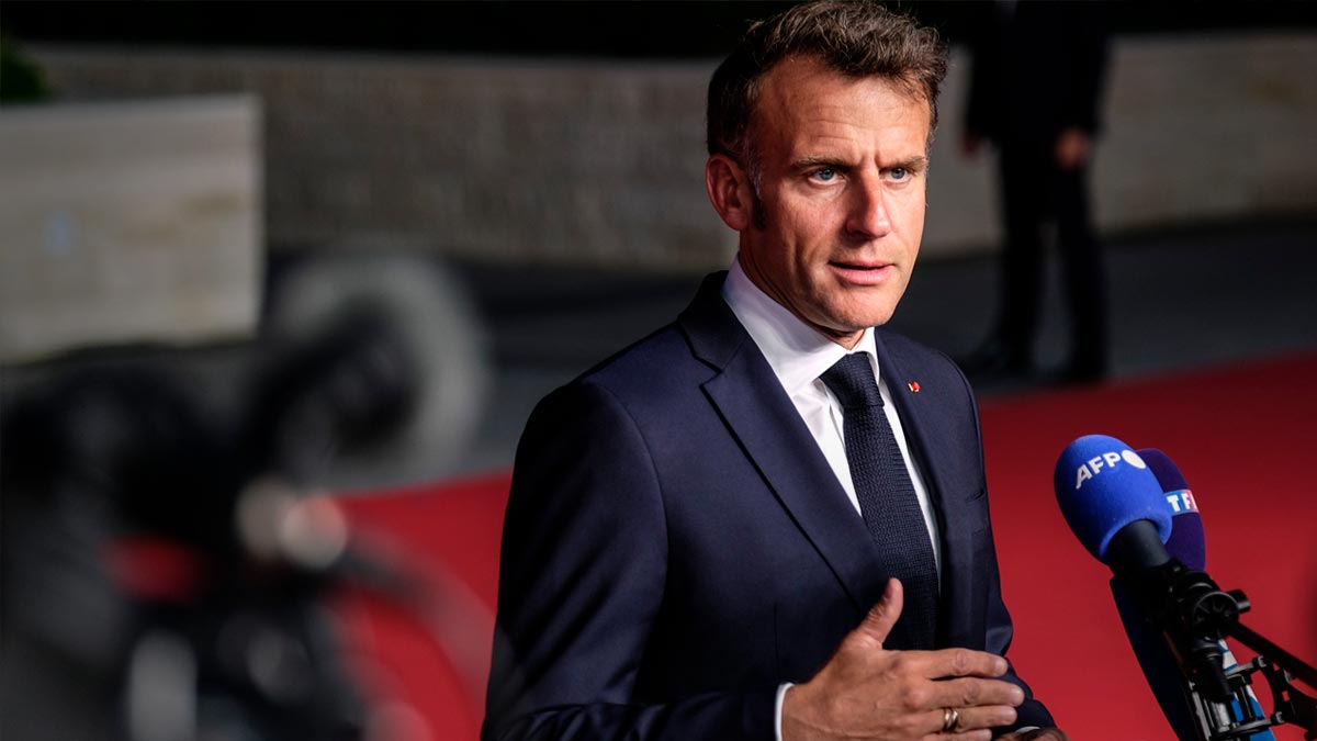 Макрон призвал правительство мобилизовать усилия по нормализации снабжения топливом
