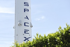 SpaceX планирует 28 сентября провести первый орбитальный полет лунной ракеты