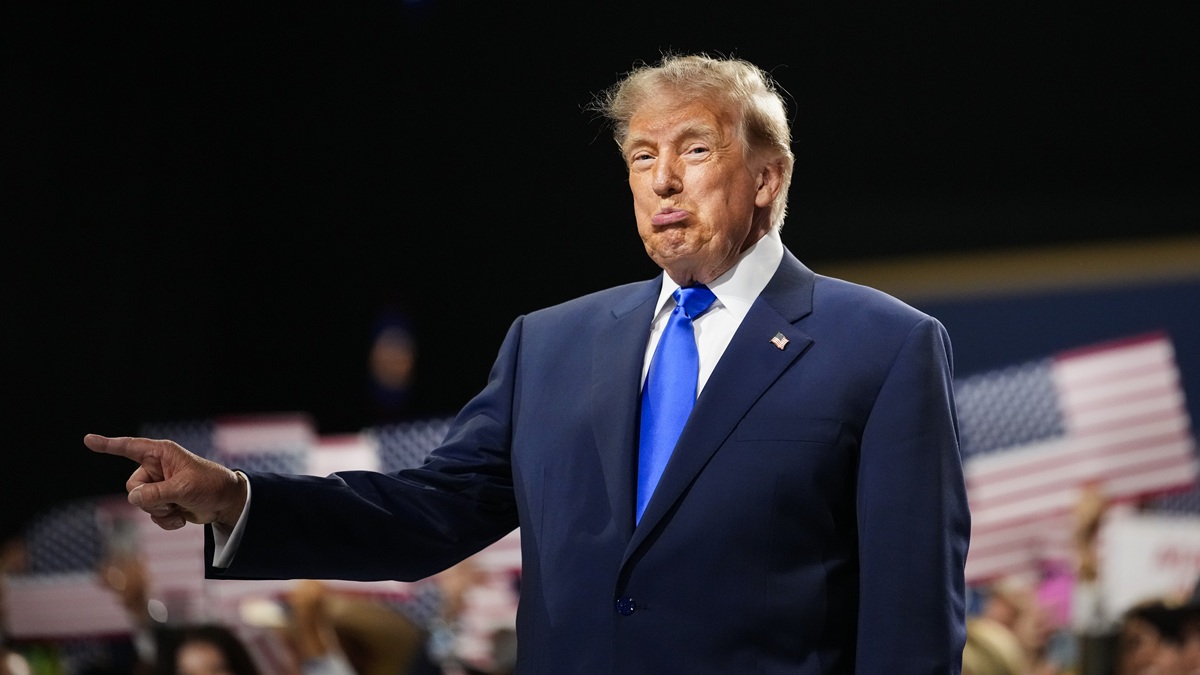 Трамп лишил CNN, MSNOW и Politico доступа в Белый дом