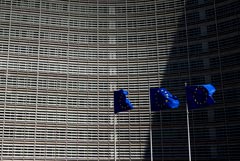 Постпреды ЕС договорились продлить часть санкций против РФ и снять их с Усманова и Фридмана