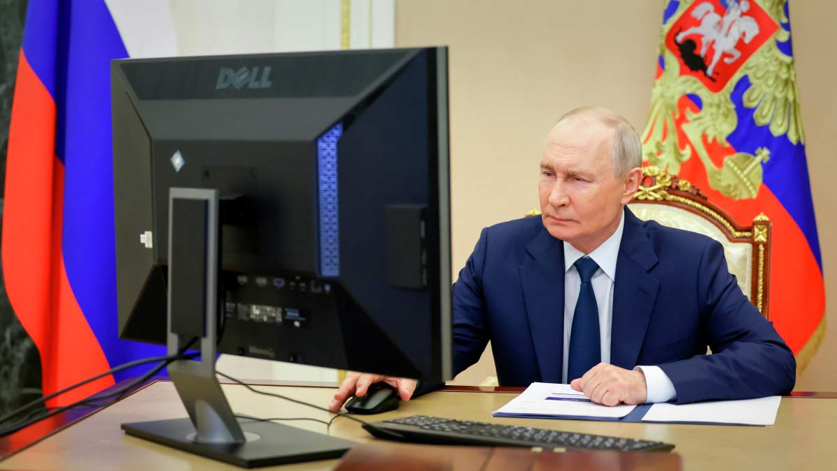 Путин уверен, что Москва должна развиваться на основе заложенных Лужковым традиций