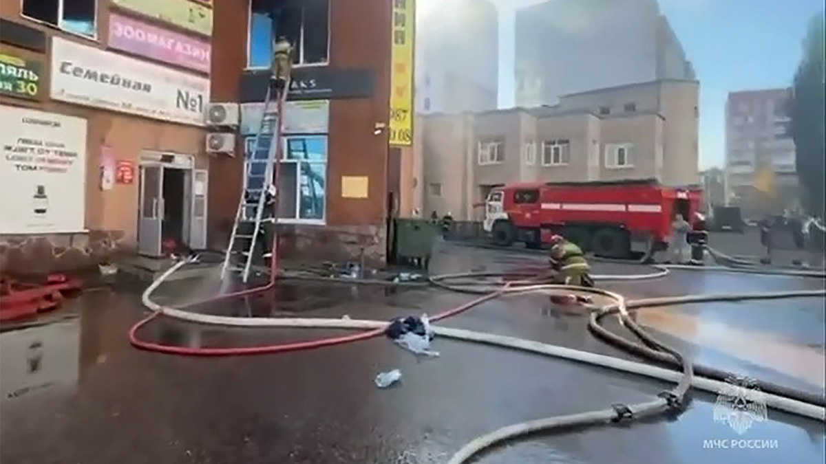 Пожар в торговом комплексе в Стерлитамаке полностью потушен