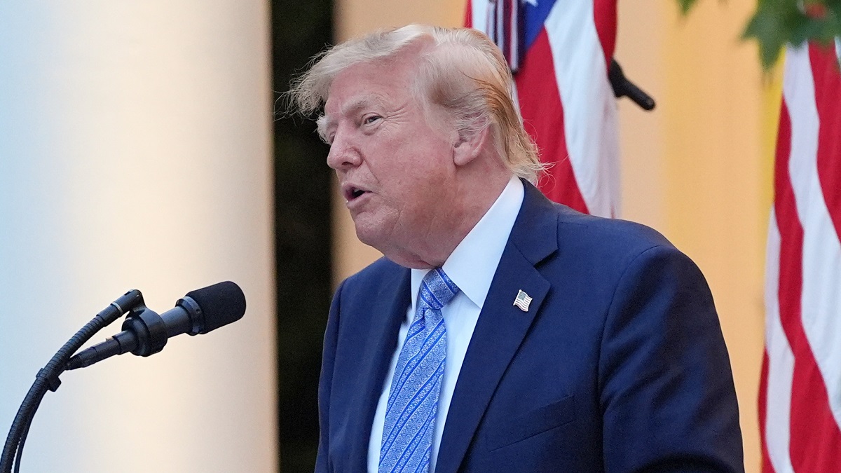 Трамп заявил, что будет оспаривать в суде возвращение аккредитации журналистам