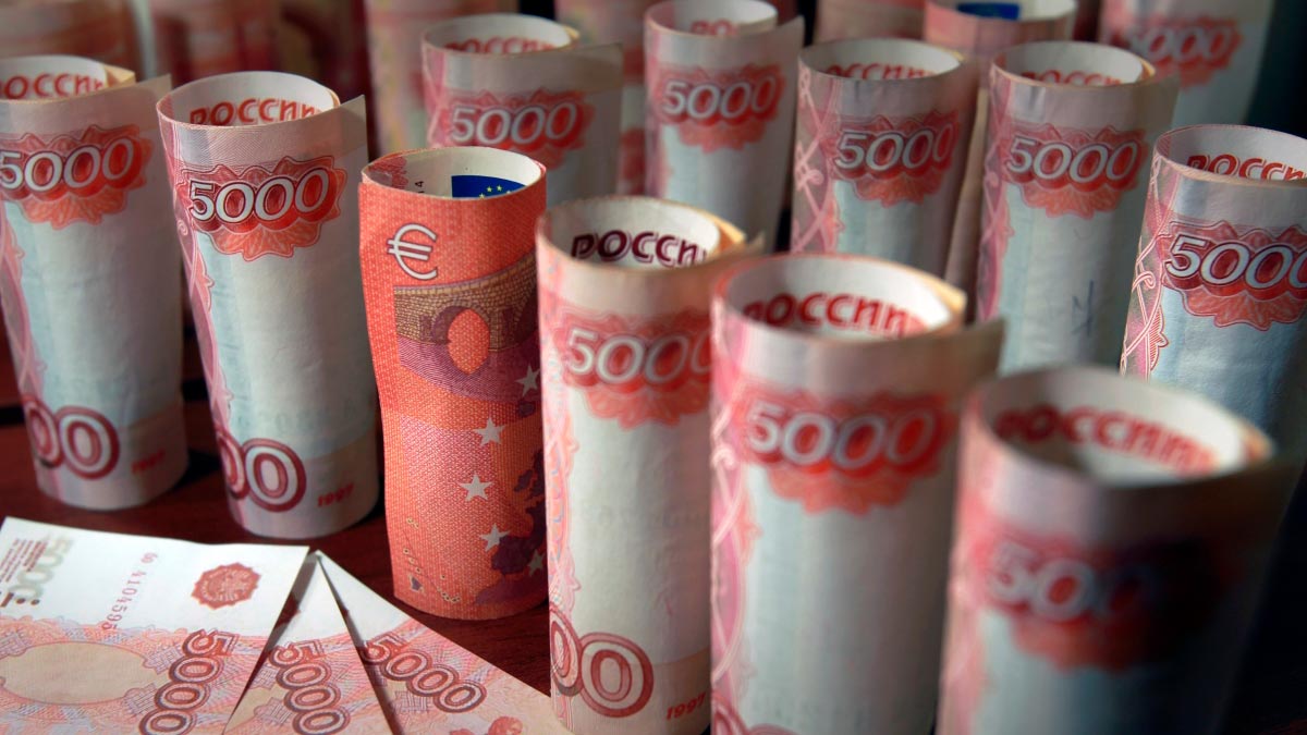 Лимит на вывоз наличных рублей в ЕАЭС снижен со $100 тысяч до 1 млн рублей