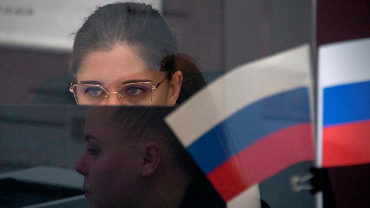 Учетную запись на Госуслугах разрешили подтверждать в салоне связи