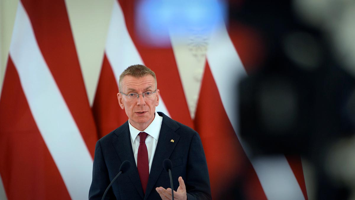Президент Латвии заявил о готовности разместить в стране ядерное оружие