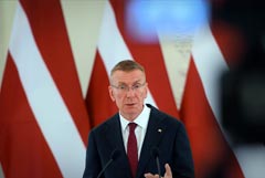 Президент Латвии заявил о готовности разместить в стране ядерное оружие
