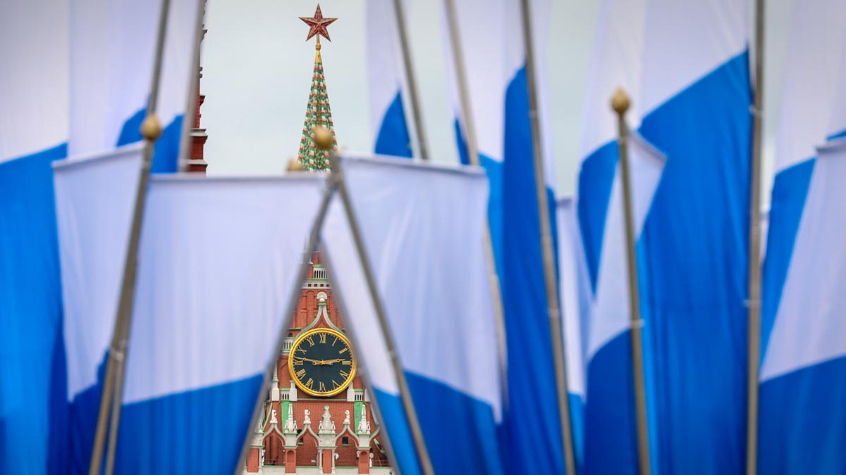 ЦБ РФ снизил оценку внешнего долга РФ на 1 июля до $309,0 млрд с $313,3 млрд
