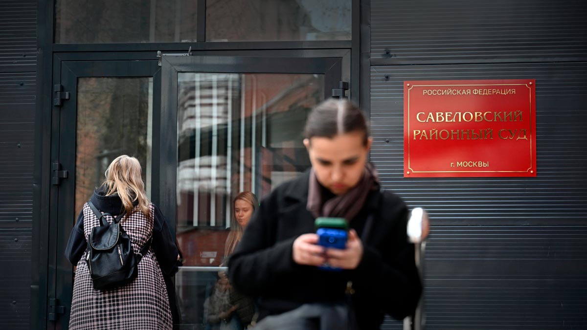 Суд арестовал почти 61% акций "ЕвроТранса" по делу главы совета директоров